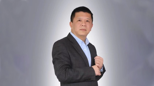 肖进? /> 
</p>
<p>
	2012q_在肖q春的牵U下Q维l股份以7个亿的Mh(hun)收购了贵州醇酒厂Q完成贵州醇的改制。此后，他服务过茅台集团Q主要对集团旗下保健酒业q行战略规划Q见证了茅台保健酒业从百万到数亿的增长?017q?月，他又重回贵州醇酒业，ZQ执行总裁?020q_他出任贵州岩博h民小酒销售有限公司ȝ理。从人民酒出来后，肖进春成立了日子文化?
</p>
<p>
	在酒行业沉Q?0q里Q肖q春不仅获得2016q贵州省首届酒业大师评选的“十大黔酒大师”、首届“中国酱香酒酉K大师”等荣誉Q还担Q贵州酒文化研I会执行副会ѝ贵州酿酒工业协会副U书ѝ?
</p>
<p>
	半辈子都在与酒打交道的肖q春Q对时代势、名酒企业等斚w都有着深刻而独到的见解?
</p>
<p>
	在他看来Q在酒业4.0竞争时代Q白酒经q“品、营销、资本”三个发展阶D，已经具备了好企业的基本要素。但此前投资q度的能和营销Q得白酒业的同质化、低端化严重Q白酒行业需要从产品品质、品牌文化、消费场景等斚wq行文化创新Q以满消费者不同场景、个性和定位的需求?
</p>
<p>
	因ؓ独特的白酒文化见解，肖进春也被业内称为“白酒新文化q动”的发v人?
</p></div>

<div   id=
